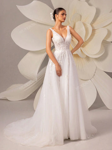 Elegant Beaded Embroidery V-Neck Sleeveless Mesh Backless Bridal Dress Beach Wedding Gown