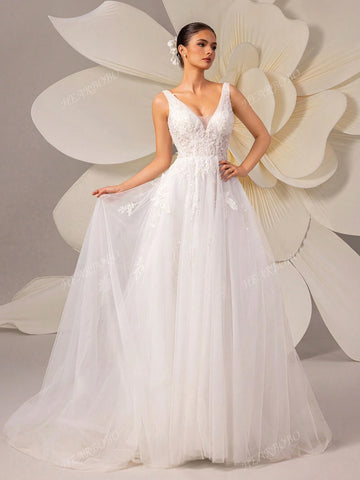 Elegant Beaded Embroidery V-Neck Sleeveless Mesh Backless Bridal Dress Beach Wedding Gown