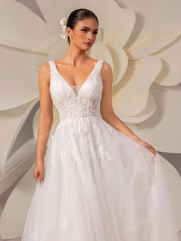 Elegant Beaded Embroidery V-Neck Sleeveless Mesh Backless Bridal Dress Beach Wedding Gown