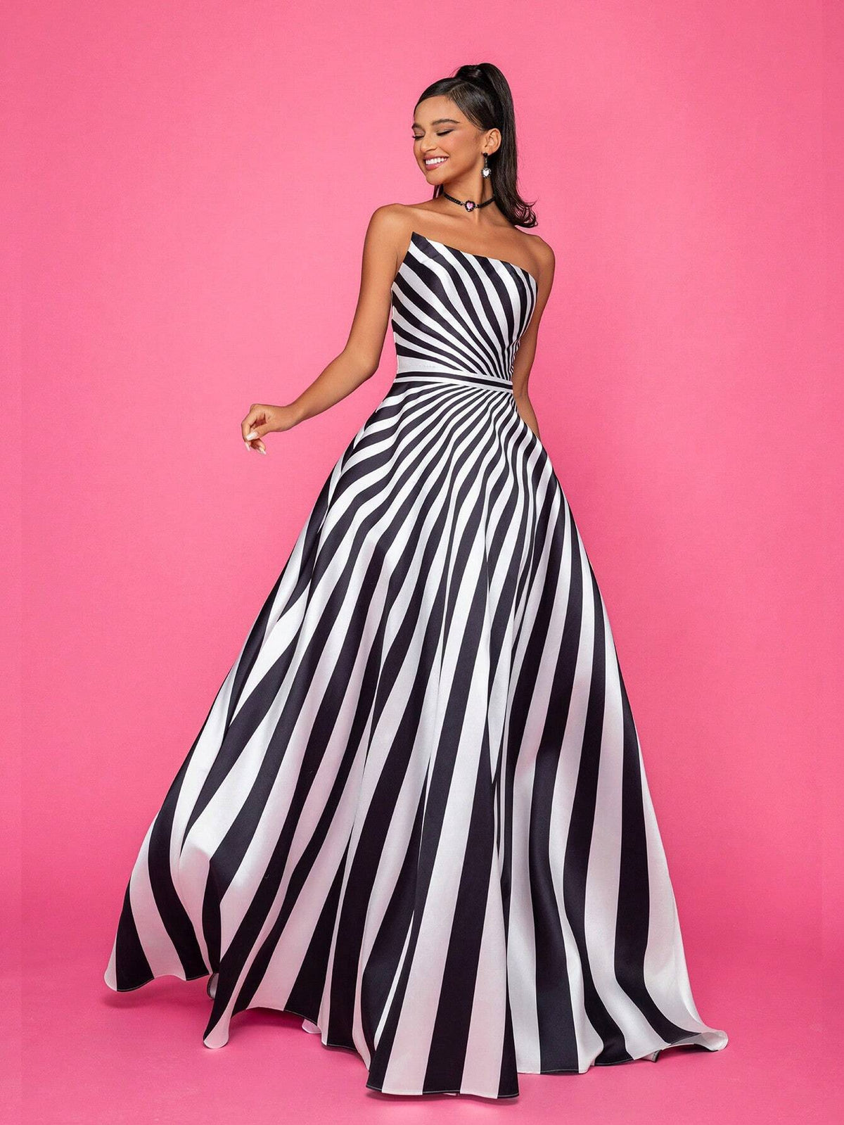 Elegant Black & White Maxi Dress With Drapery For Formal Occasions