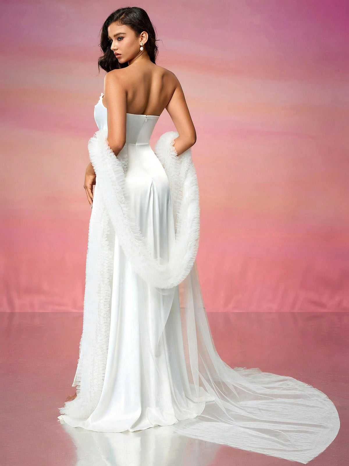 Elegant Luxurious White Open Shoulder Sleeveless Gown, Satin Finish Thigh-High Slit, Extra Long Charming Mesh Fur Shawl, Suitable For Weddings, Bachelorette Parties, Holiday Galas, Bridal Gowns, Casual Wedding Dresses