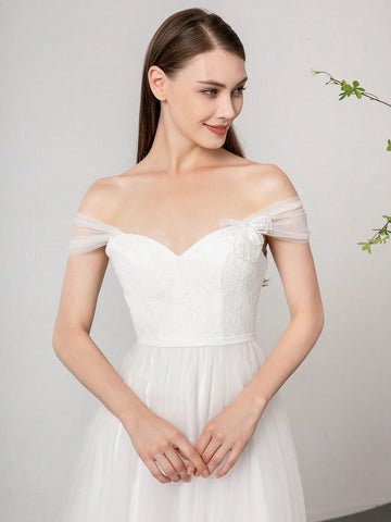 Elegant Off-Shoulder Lace & Tulle Formal Dress
