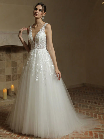 Elegant V-Neck Beaded Tulle Sweep 2024 Wedding Dress