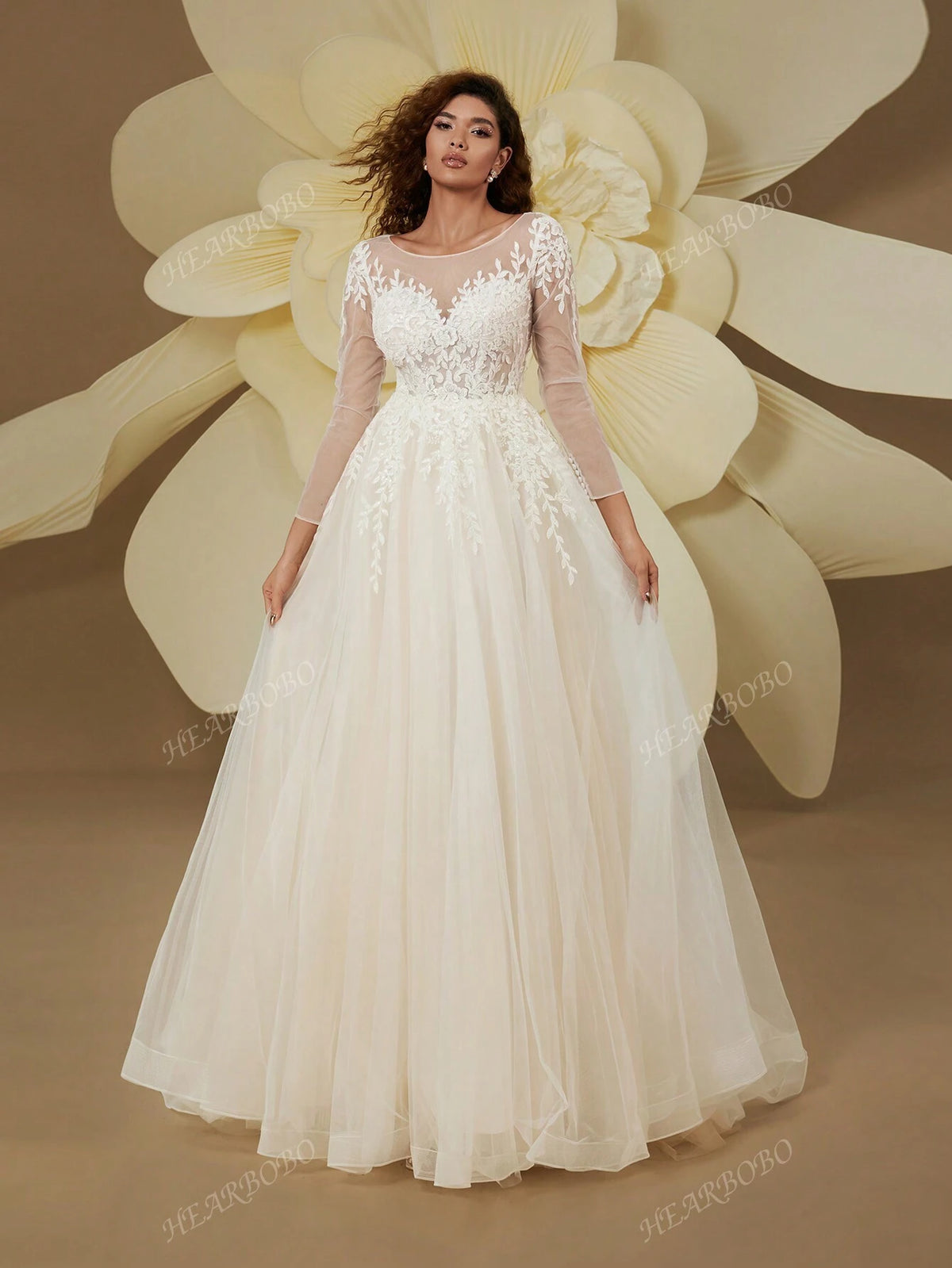 Elegant White Lace Long Sleeve Wedding Banquet Dress