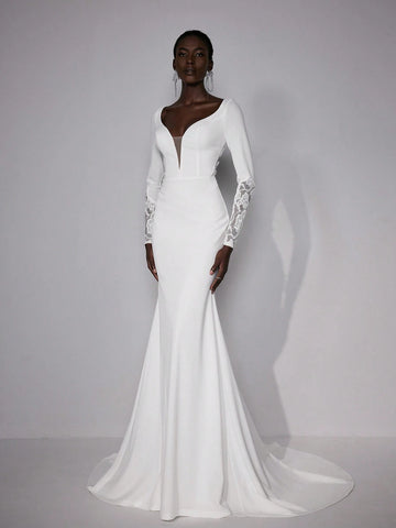 Elitara Elegant And Gorgeous Luxury Beige Stretch Knit Contrast Color Lace Embroidery Applique Long Sleeve Backless Fishtail Length Suitable For Wedding, Party, Festival, Prom, Bridal Wedding Dress