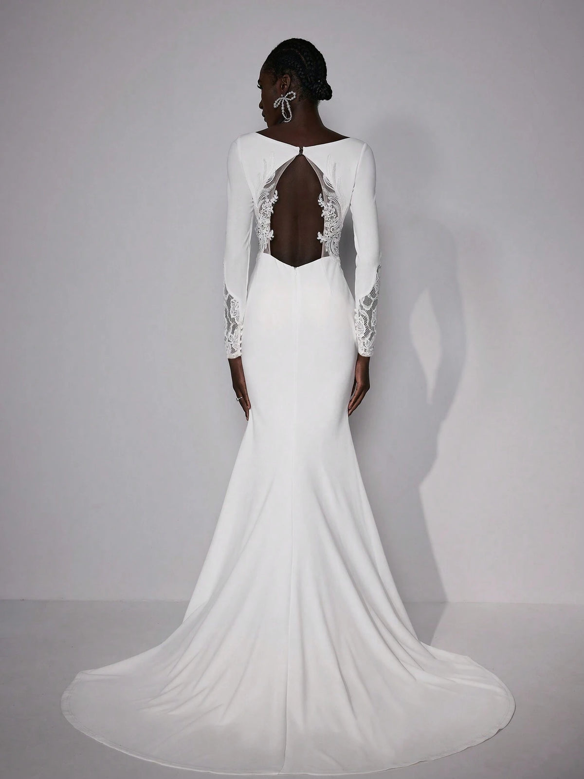 Elitara Elegant And Gorgeous Luxury Beige Stretch Knit Contrast Color Lace Embroidery Applique Long Sleeve Backless Fishtail Length Suitable For Wedding, Party, Festival, Prom, Bridal Wedding Dress