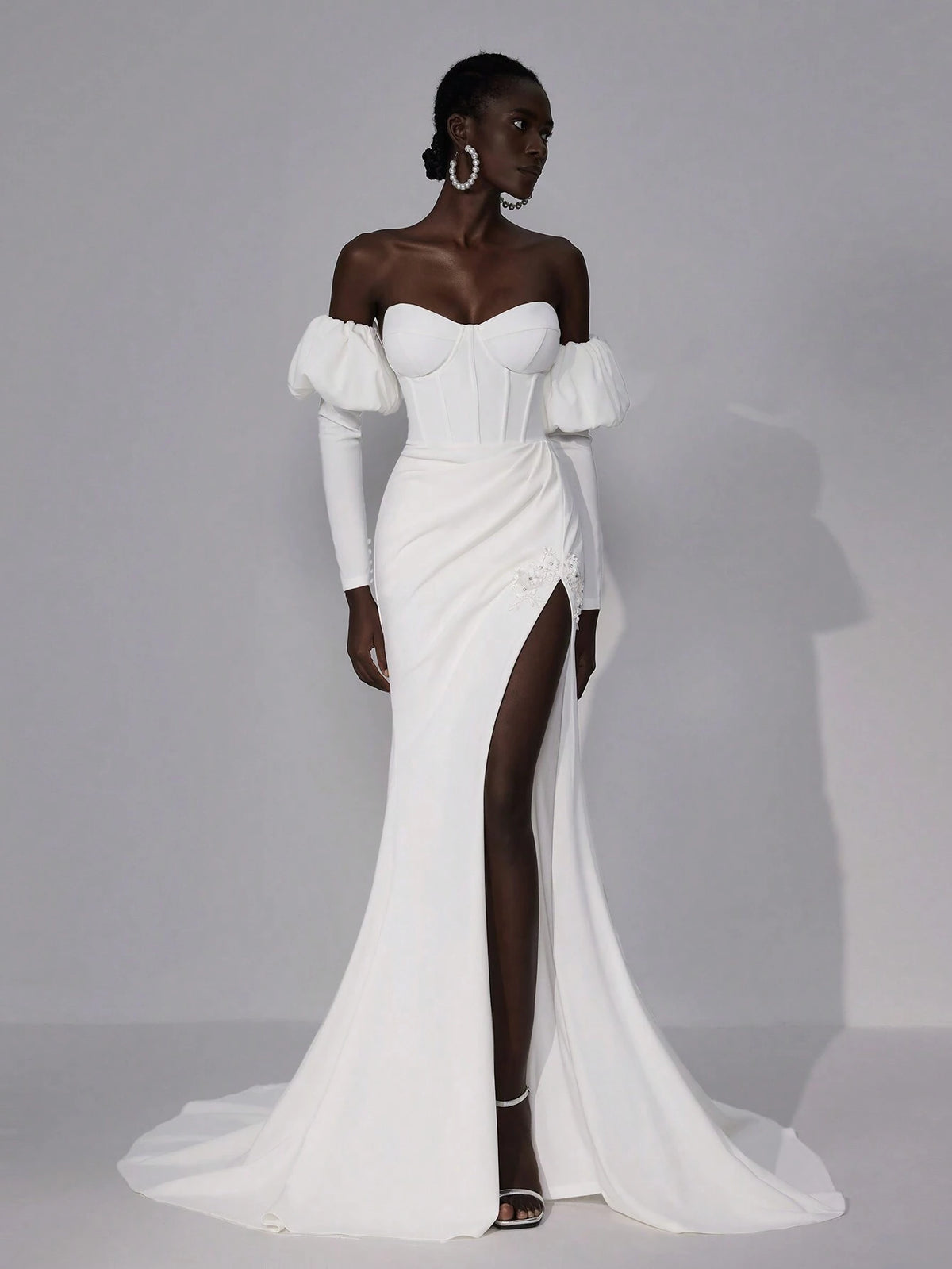 Elitara Elegant Luxury Ivory Strapless Removable Puff Long Sleeve Lace Up Back Tie Off Shoulder Herringbone Elastic Knit Split Hem See-Through With Applique Fish Tail Dress With Train, Suitable For Wedding, Party, Vacation