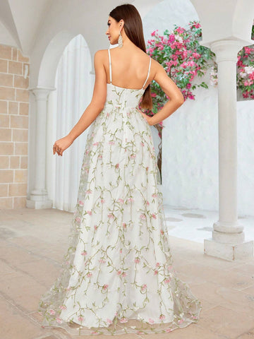 Embroidered Lace Contrast Color Bridesmaid Dress With Spaghetti Straps And Large Hemline