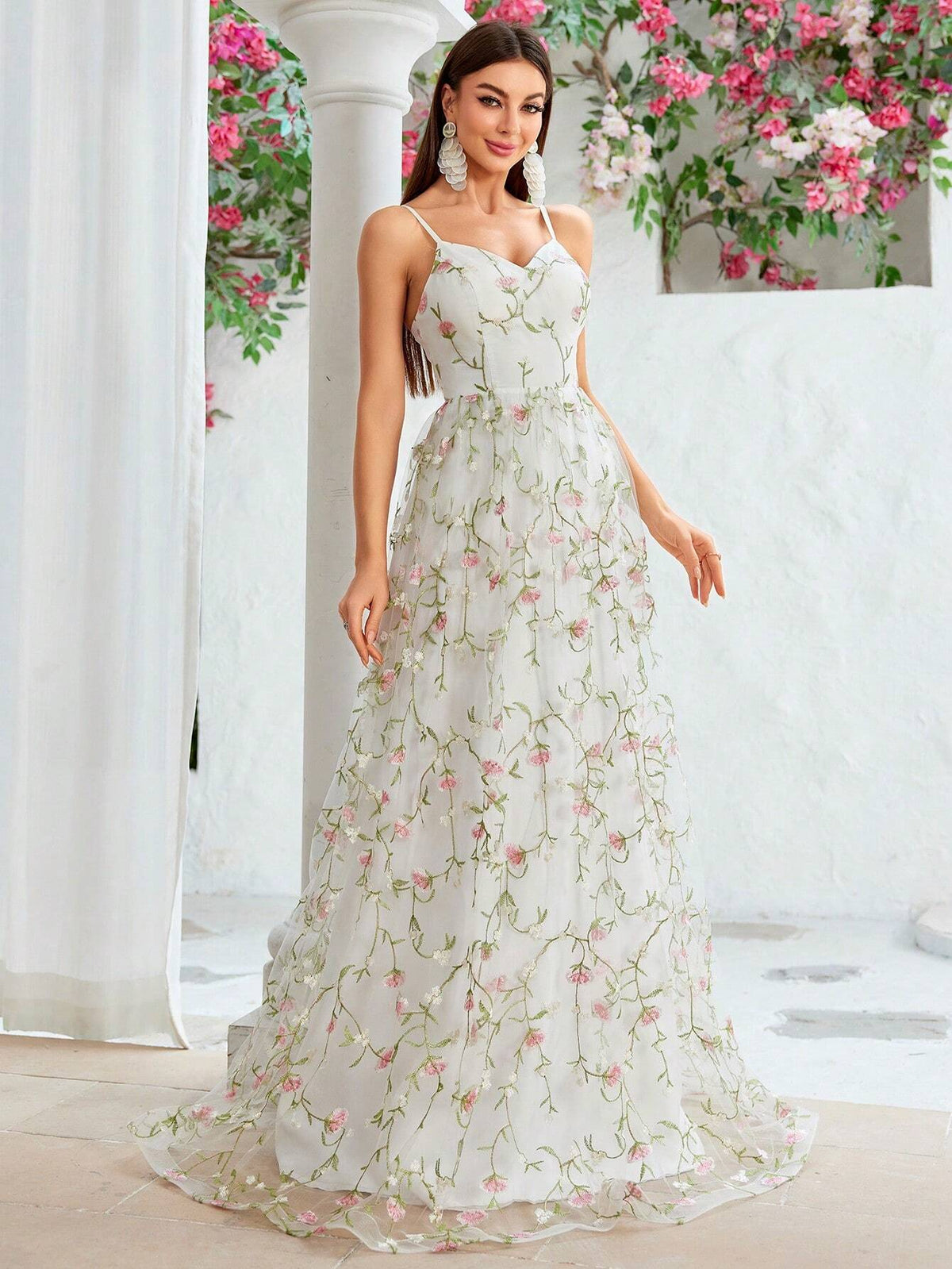 Embroidered Lace Contrast Color Bridesmaid Dress With Spaghetti Straps And Large Hemline