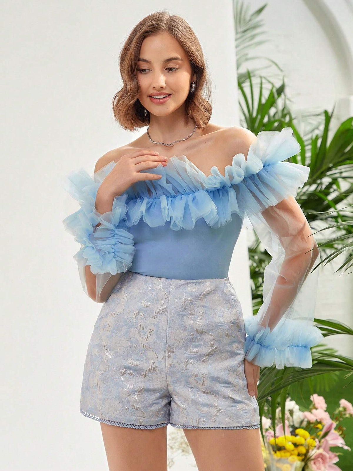 Enchnt Guipure Lace Hem Jacquard Shorts