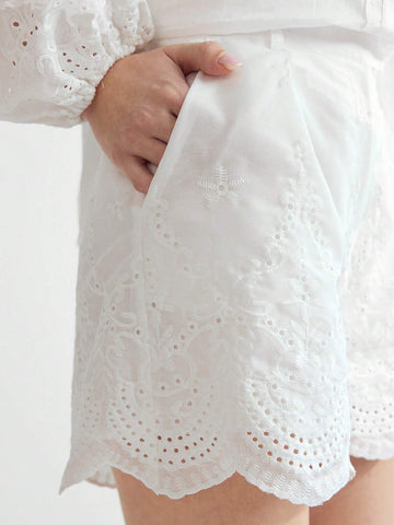 Enchnt Solid Scallop Trim Shorts