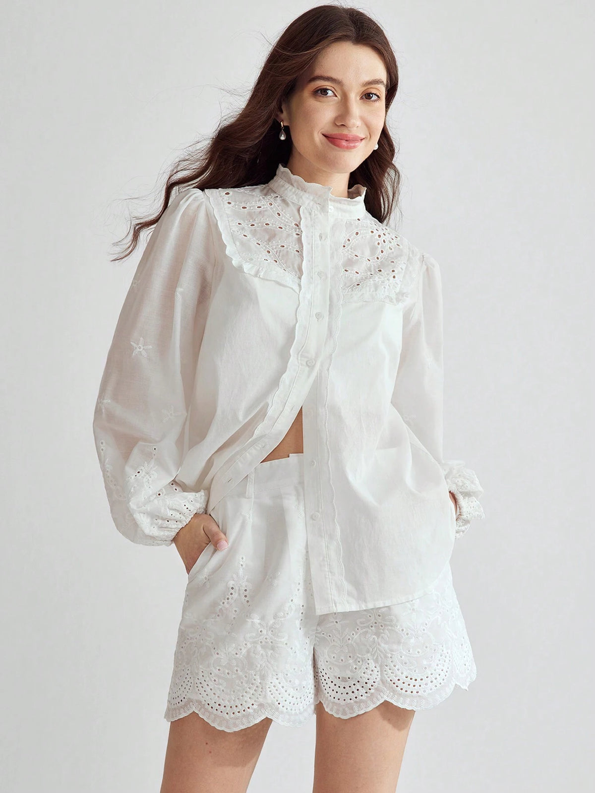 Enchnt Solid Scallop Trim Shorts