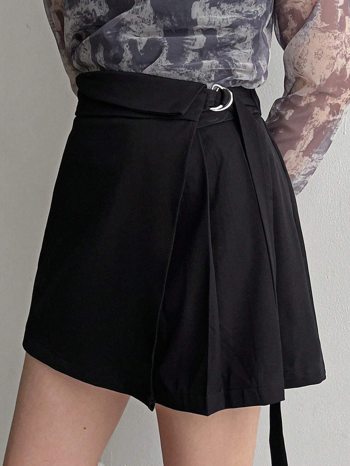 FRIFUL Women's Fashionable Simple A-Line Solid Color Versatile Shorts