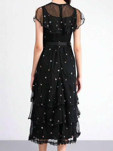 Fashionable Embroidered Waist-Defining Pleated Long Dress With Elegant Elegant, Suitable For Cocktail Party