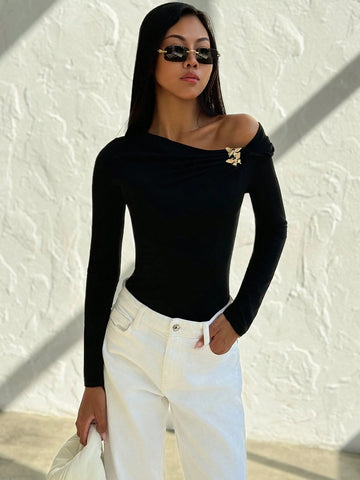 Elegant Modern Design Off Shoulder Twist Metallic Decor Long Sleeve Tight Fitted Black T-Shirt,