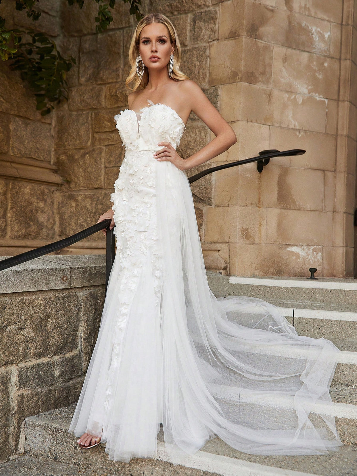 Floral Appliques Mesh Overlay Tube Wedding Dress