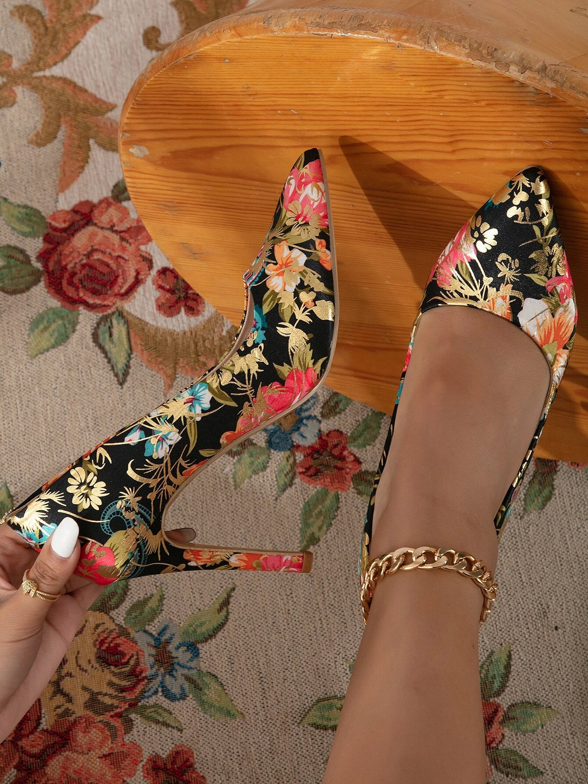 Floral Pattern Point Toe Court Pumps, Multicolor Fashionable Floral Printed