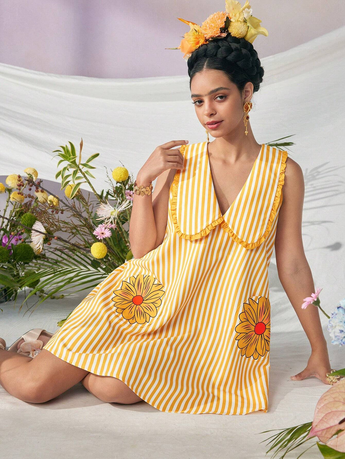 Designer VALERIA GALIPOLI Floral And Striped Print Frill Trim Statement Collar Short