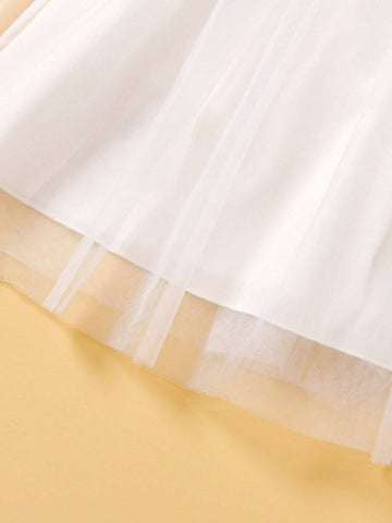 Girl Mesh Dress With Various Embroidery, Floral Decor, Knitting Lace, Two Layers Of Mesh, One Layer Of Lining, Zipper Closure. Suitable For Summer Parties And Weddings.