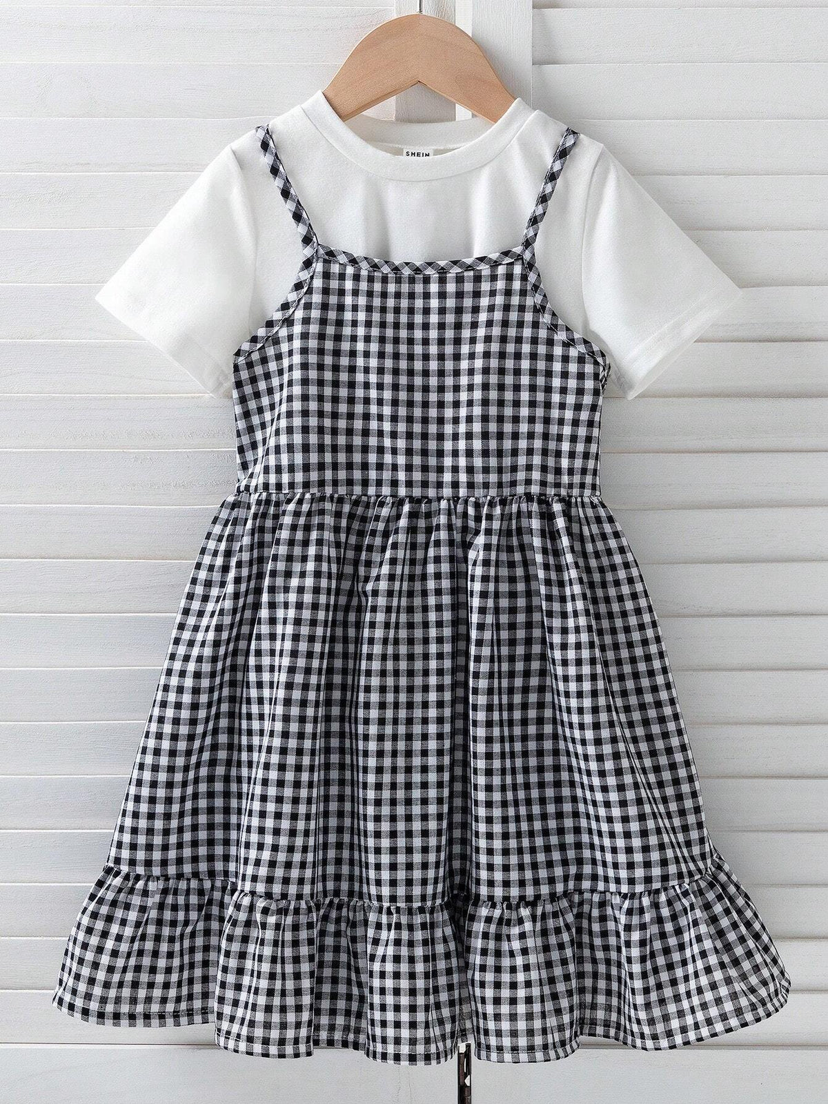 Girls' Black & White Plaided Spaghetti Strap Dress, 2024 Summer New Arrival, Elegant, Fashionable, Comfortable, Simple And Classic