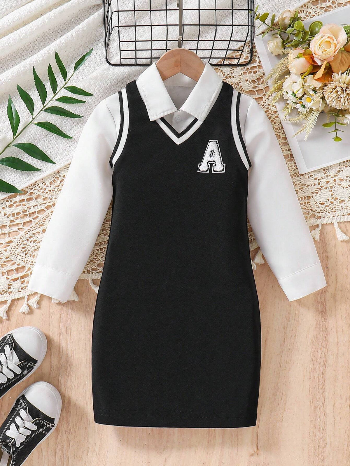 Girls' Casual Preppy Style Sleeveless Dress. The Preppy Design Can Well Highlight The Innocence And Cuteness Of The Little Girls