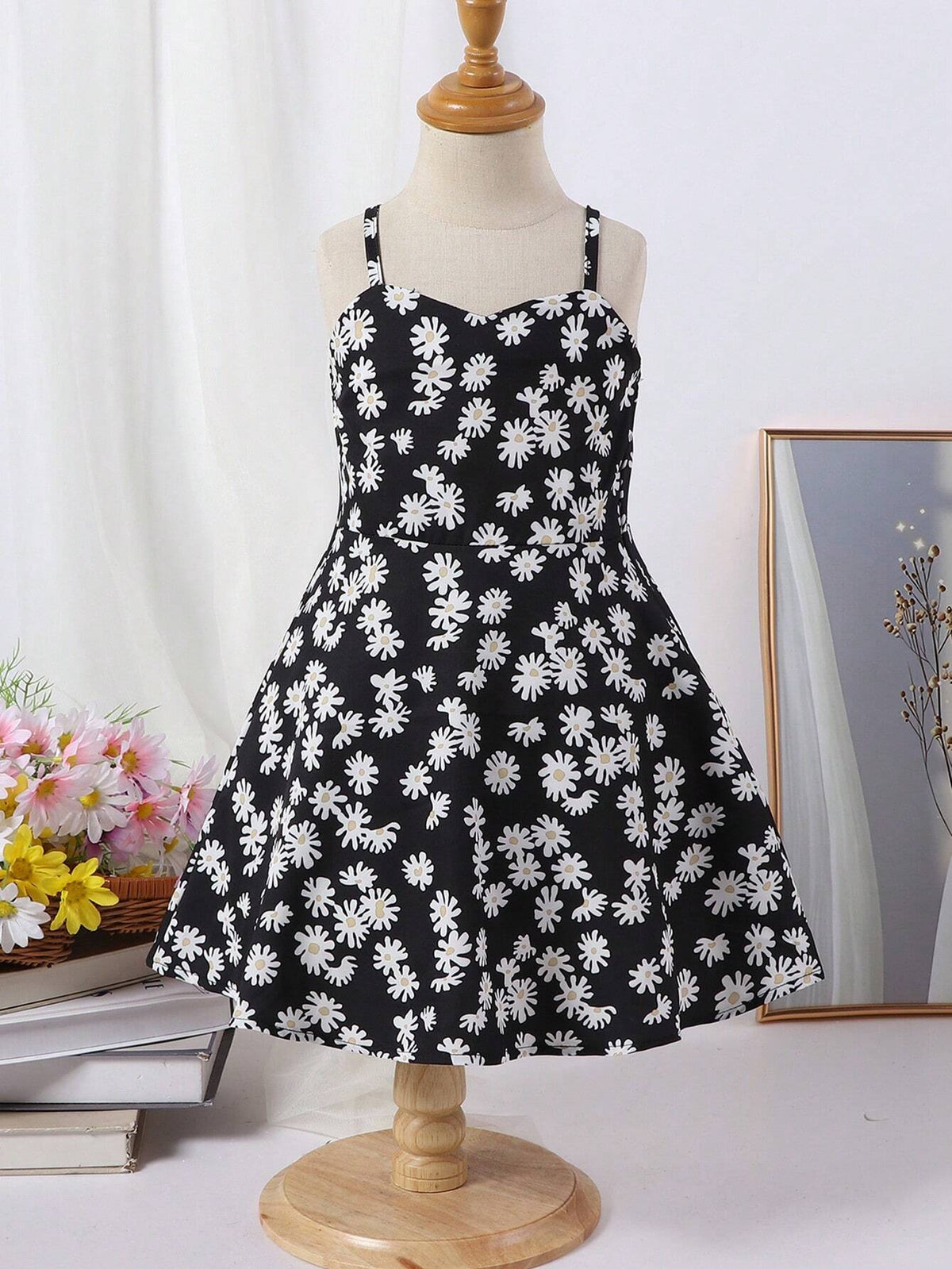 Girls Daisy Floral Print Knee-Length Suspender Skirt