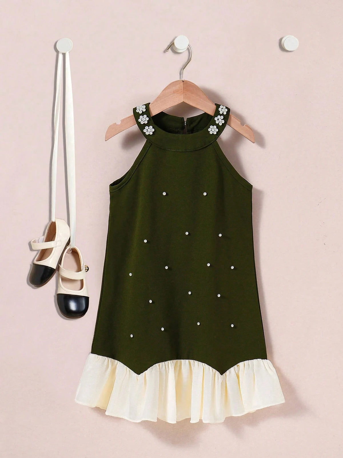 Girls Elegant Dark Green Sleeveless Beaded Ruffle Hem Dress, Featuring Pearl Accented Details And Ruffle Skirt, Chic And Minimalist