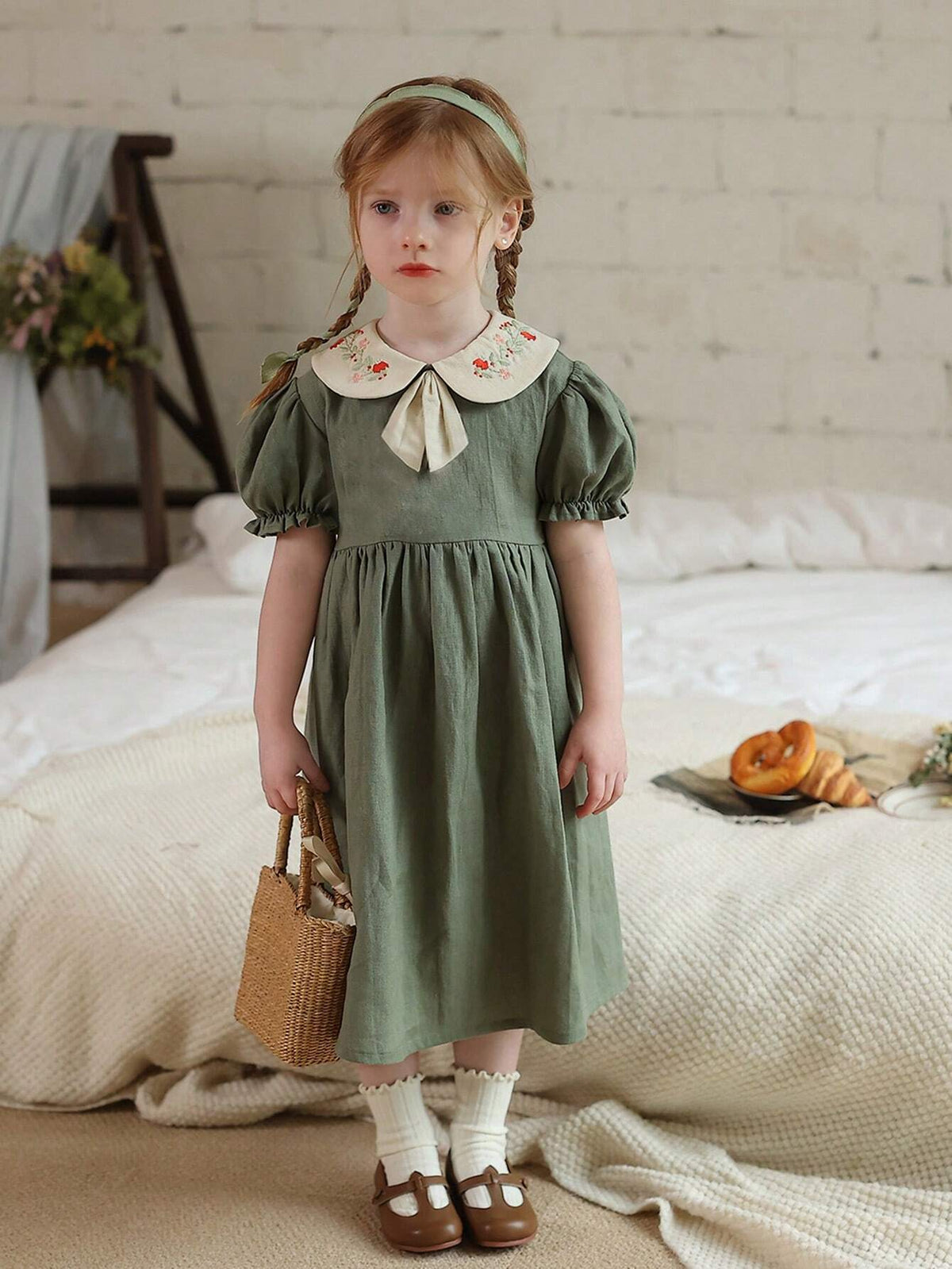 Girls' Vintage Style Cotton Dress With Embroidered Floral Collar And Puff Sleeves