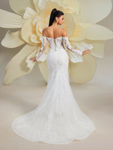 Glamorous Off-Shoulder Long Sleeve Women's Vintage White Mermaid Wedding Dress With Intricate Lace Embroidery Detail, Elegant Bridal Gown