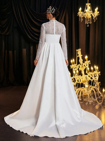 Glamrae Elegant Luxurious Beige Lace Patchwork Satin Ruched Open Slit Mermaid Maxi Dress, Suitable For Weddings, Engagement Parties, Honeymoon