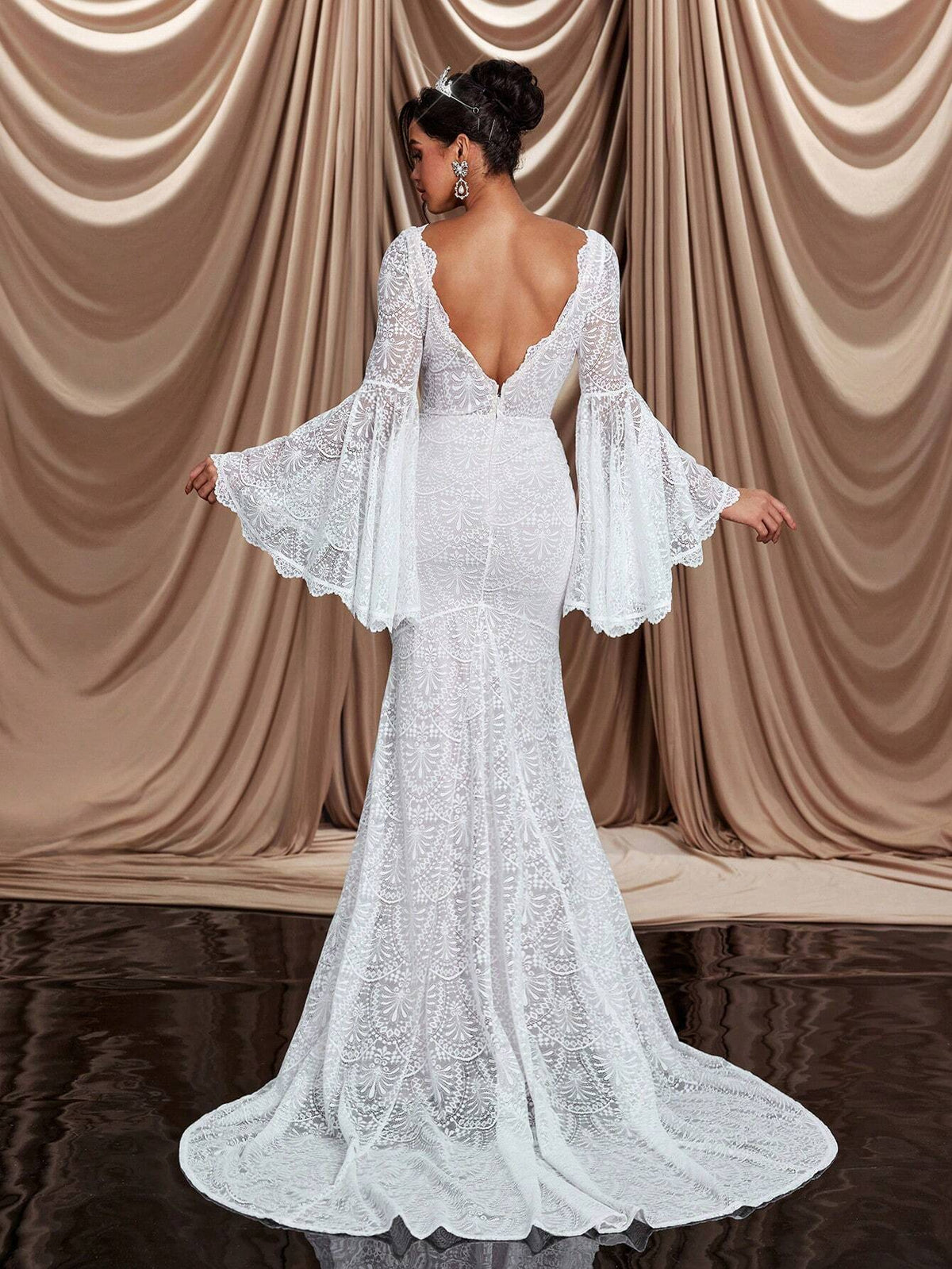 Glamrae Elegant Luxurious Champagne Sexy V-Neck Sheer Lace Flared Sleeve Fishtail Hem Dress Train, Suitable For Weddings, Singles Party, Vacation, Bridal