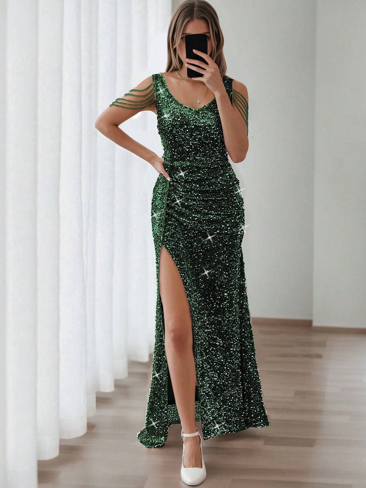 HOMEYEE V-Neck Sleeveless Dress With Chain And Sequin Detailing, High Split Hem, Ideal For Cocktails, Formal Dinners, Long Formal Dress