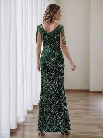 HOMEYEE V-Neck Sleeveless Dress With Chain And Sequin Detailing, High Split Hem, Ideal For Cocktails, Formal Dinners, Long Formal Dress