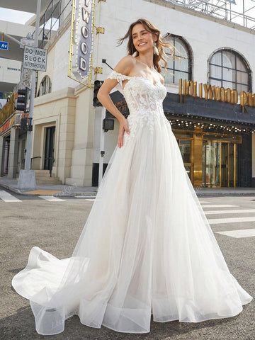 Ivory Off Shoulder Tulle Wedding Dresses With Floral Lace Applique Long A Line Romantic Style Wedding Gown For Bride