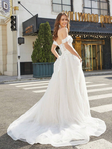 Ivory Off Shoulder Tulle Wedding Dresses With Floral Lace Applique Long A Line Romantic Style Wedding Gown For Bride