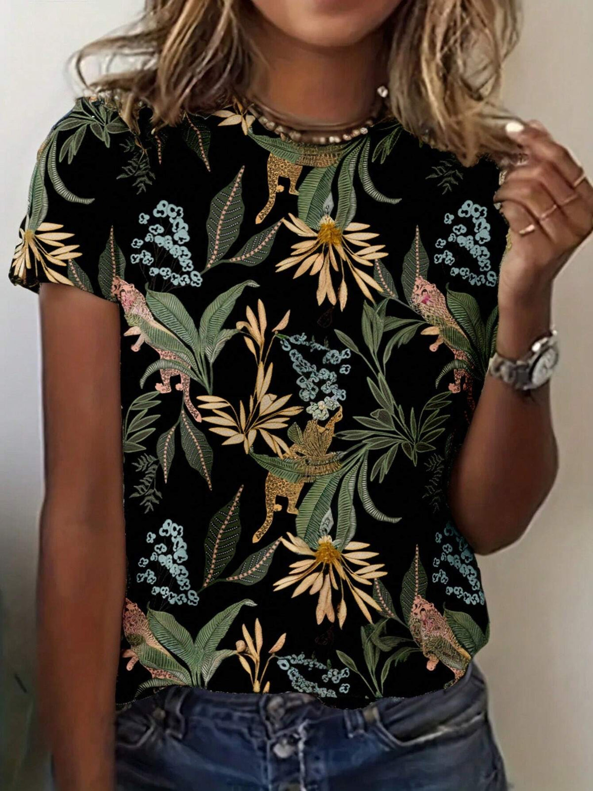 Casual Floral Print Elegant Loose Fit Women Short Sleeve Round Neck Shirt, Suitable For Summer