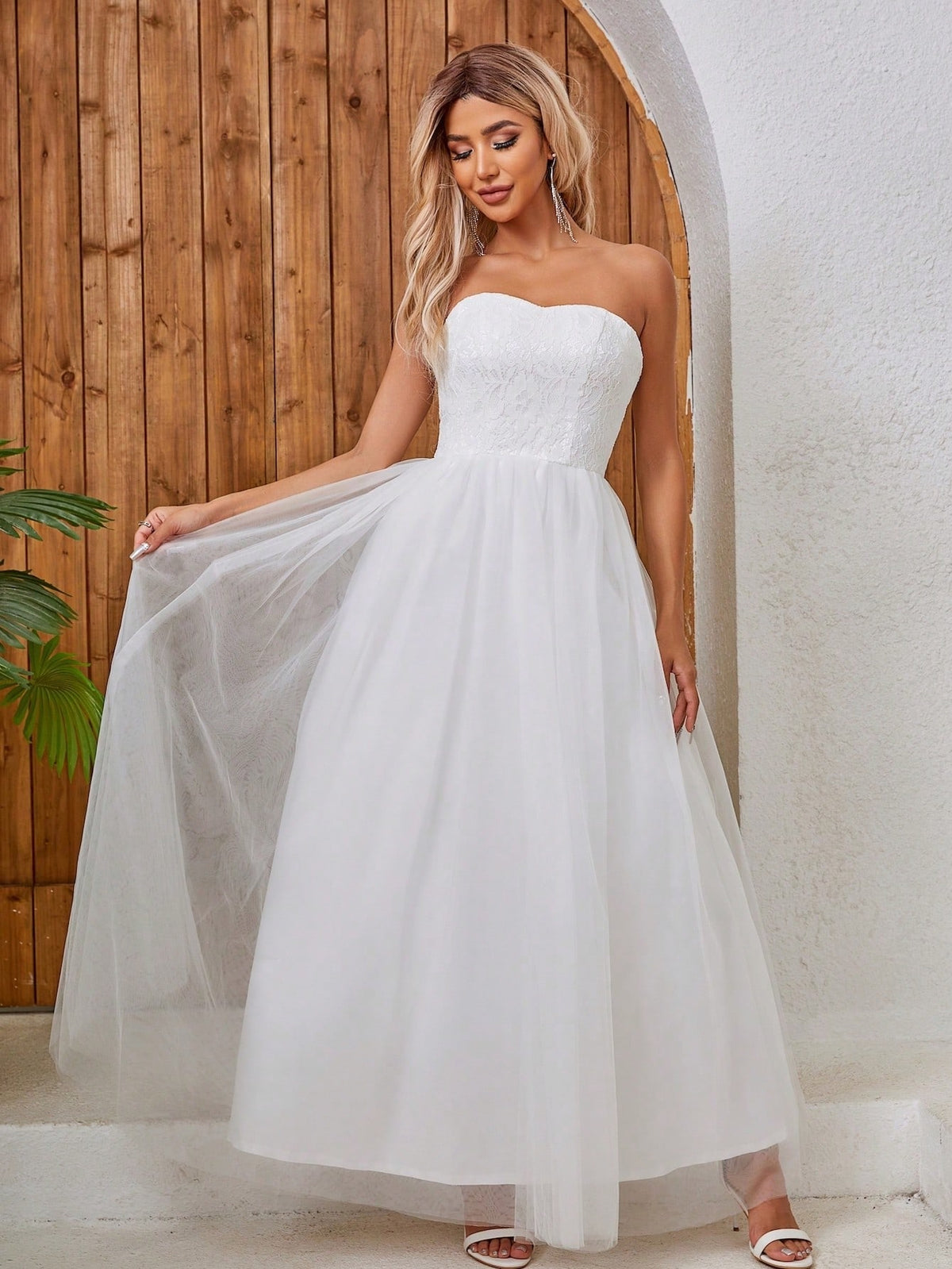 Lace Splicing Mesh Strapless Wedding Dress