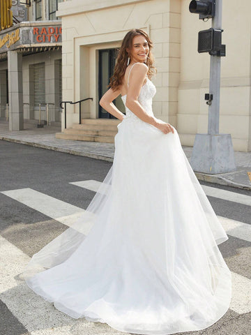 Lace Stitched Floor-Length Wedding Dress With Large Hemline And Spaghetti Straps