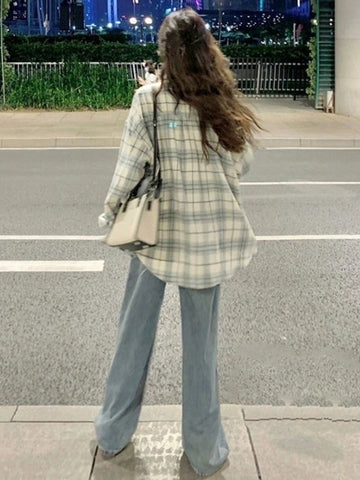 Loose Shoulder And Long Sleeved Checkered Pattern