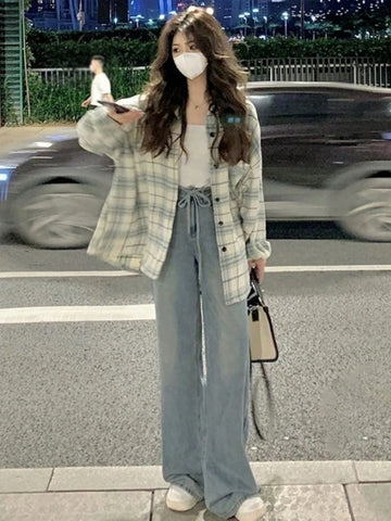 Loose Shoulder And Long Sleeved Checkered Pattern