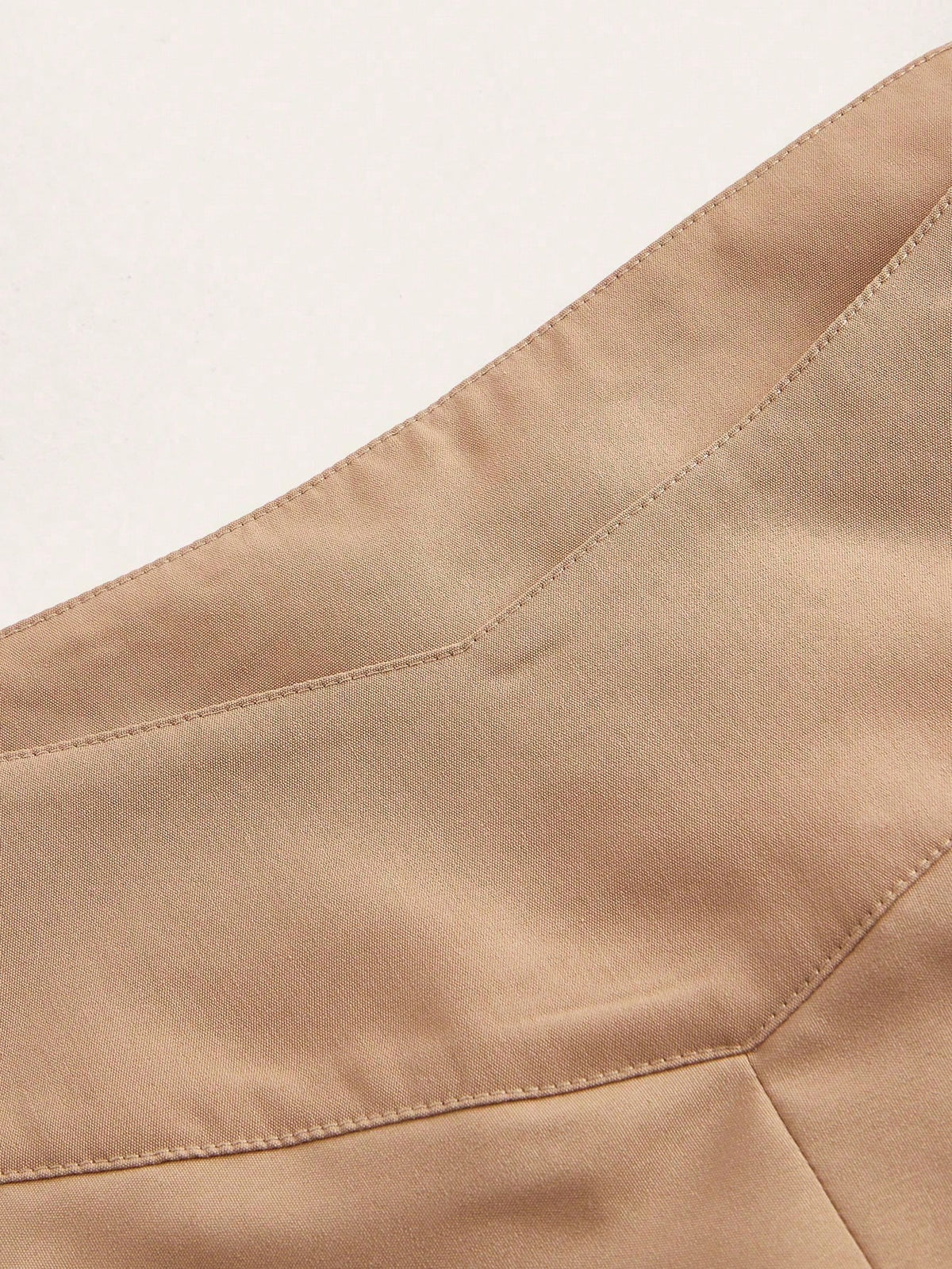 Low V-Cut Wide Waist Pleated Skirt