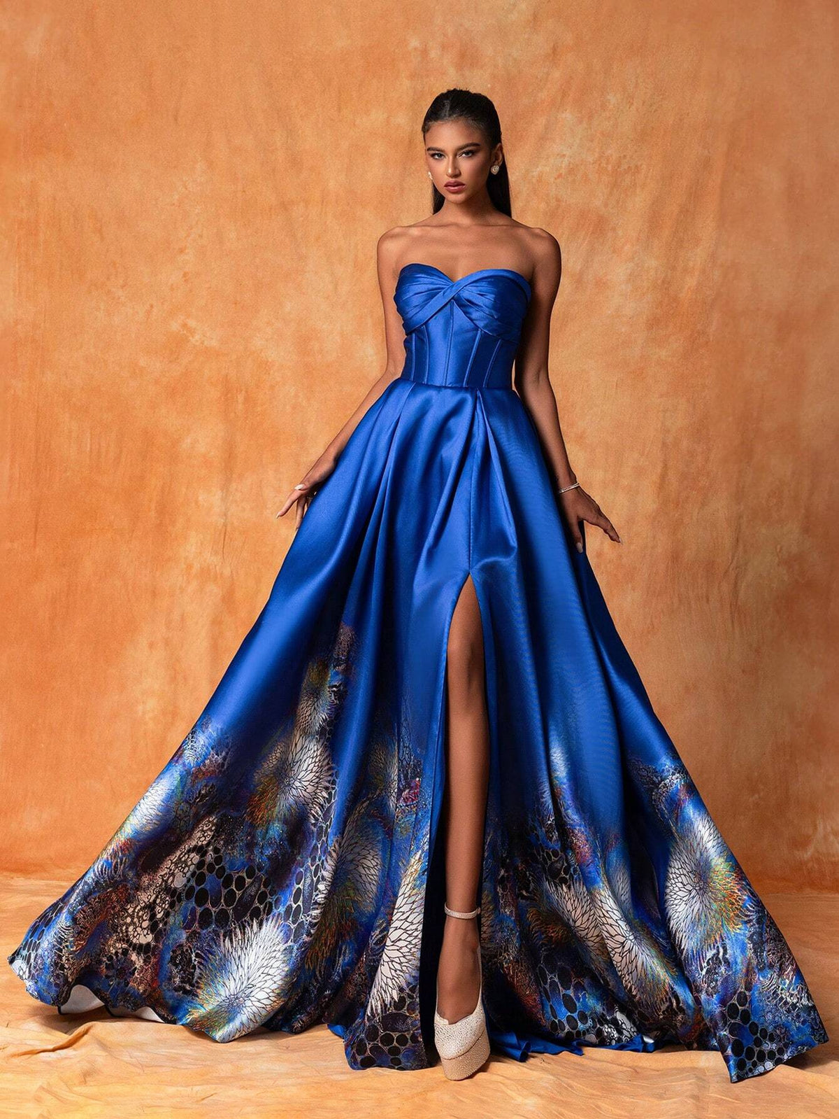 Luxury Elegant Long Printed Strapless Dress With Twist Knot Detailing, High Slit Formal Evening Gown