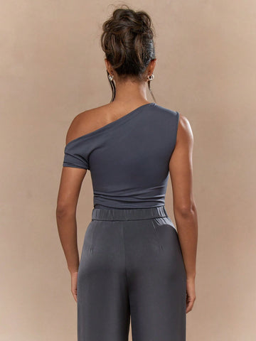 MISSGUIDED Asymmetric Neckline Jersey One Off-Shoulder Bodysuit