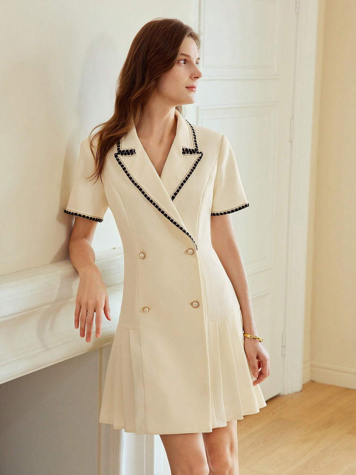 MOTF PREMIUM CONTRAST BINDING PEAK COLLAR PLEATED HEM DRESS