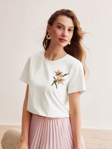 MOTF PREMIUM EMBROIDERY FLORAL PATTERN SHORT SLEEVE TEE