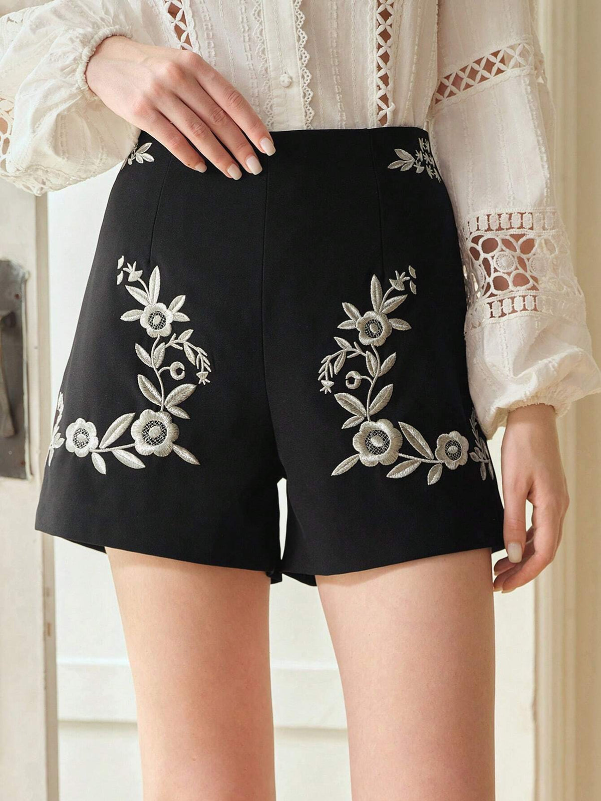 MOTF PREMIUM FLORAL EMBROIDERY ELASTIC WAIST SHORTS