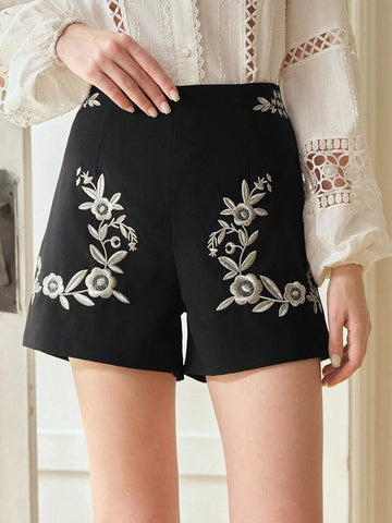 MOTF PREMIUM FLORAL EMBROIDERY ELASTIC WAIST SHORTS