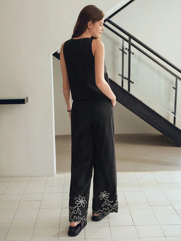 MOTF PREMIUM FLORAL EMBROIDERY SLEEVELESS BLOUSE