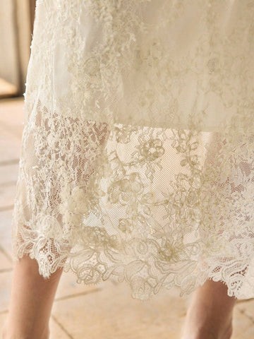 MOTF PREMIUM LACE SPLIT BACK STRAIGHT SKIRT