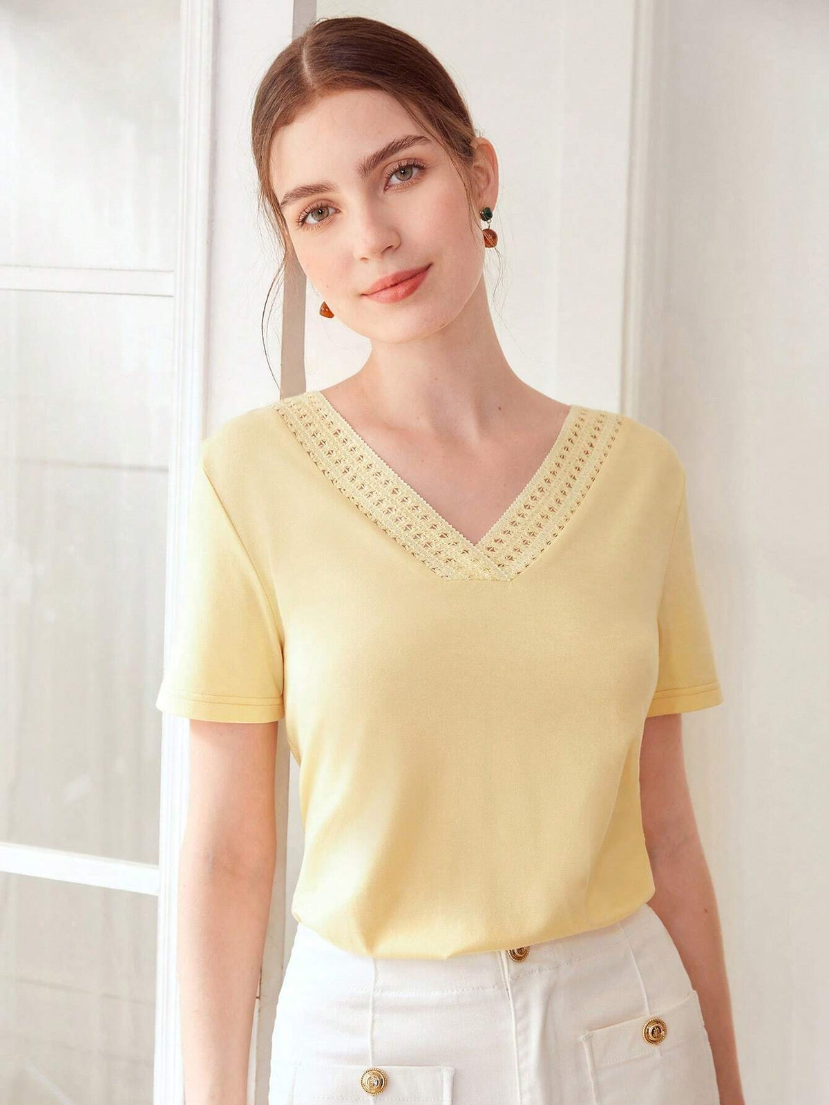 MOTF PREMIUM LACE V-NECK T-SHIRT